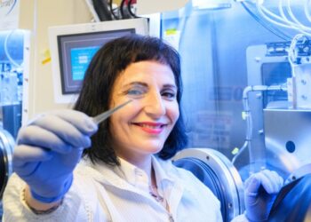 Перетворять вікна на генератори: вчені створили прозорі сонячні елементи