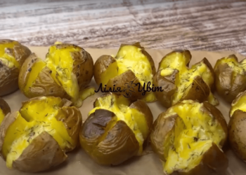 Получается вкусно и по-праздничному: как приготовить обычный картофель, чтобы поразить всех гостей (ВИДЕО)
