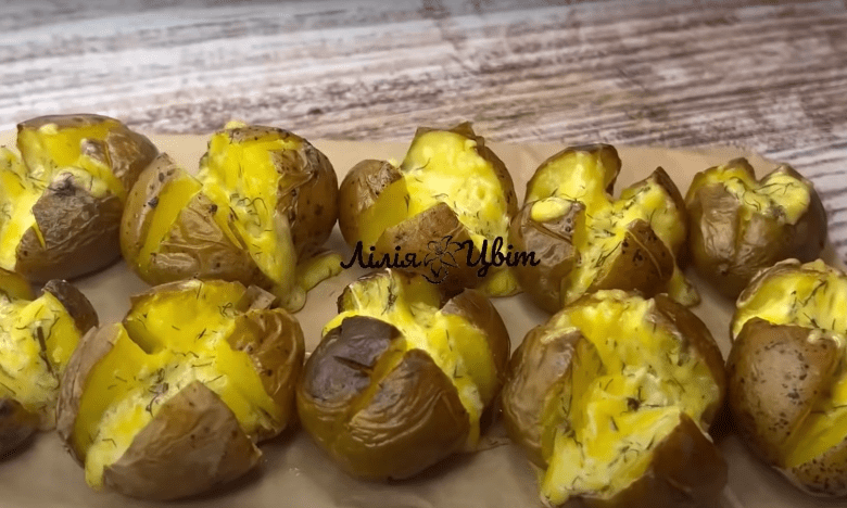 Получается вкусно и по-праздничному: как приготовить обычный картофель, чтобы поразить всех гостей (ВИДЕО)