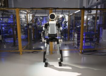 Роботи Atlas від Boston Dynamics демонструють футбольні фінти