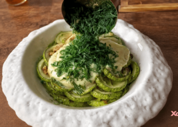 Самое вкусное блюдо из кабачков за 15 минут: ничего не нужно жарить (РЕЦЕПТ)
