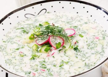 Так окрошку готовят шеф-повара: что добавить для лучшего вкуса (ВИДЕО)