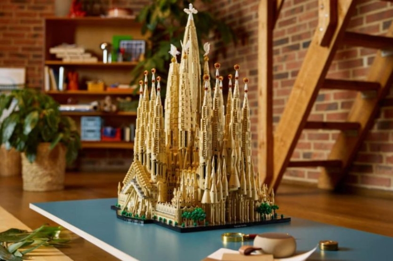Є навіть вітражі: LEGO випустила найбільший набір в історії — понад 12 000 деталей