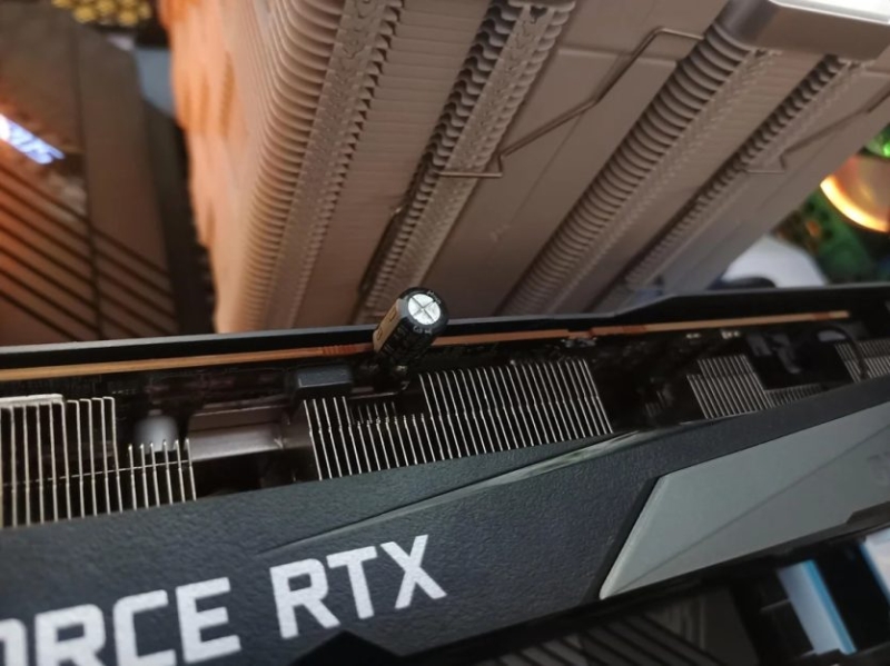 Батько геймера з Сербії відремонтував RTX 3070 з допомогою конденсатора від радіоприймача