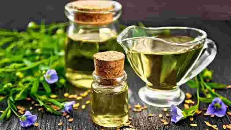 Лляна олія: чим і кому корисна та як її правильно використовувати