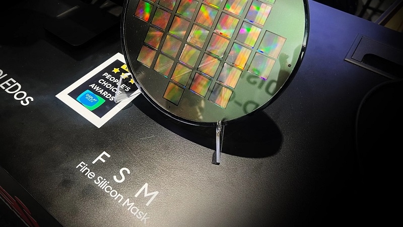 OLED-on-Silicon змінить доповнену реальність: Samsung представила панелі для XR-пристроїв зі щільністю 5000 ppi та піковою яскравістю до 15 000 ніт