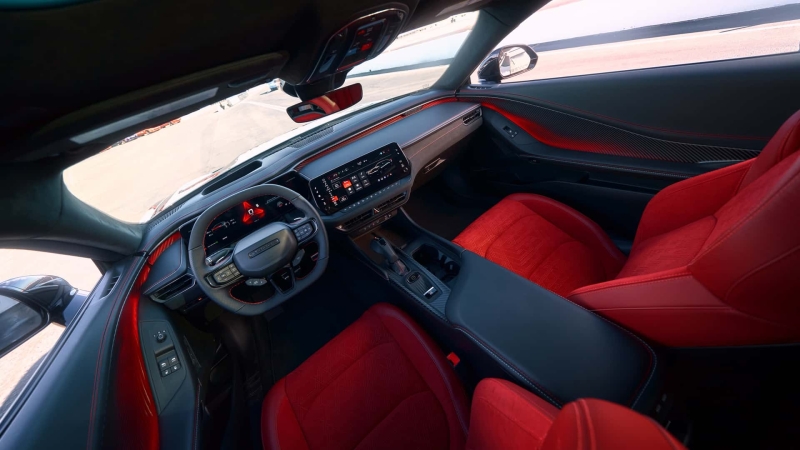 Новий седан Dodge Charger: 670 к.с. і чотири двері