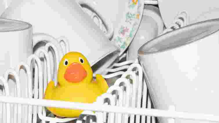 Ви користуєтеся нею неправильно: чому посудомийна машина залишає бруд на посуді