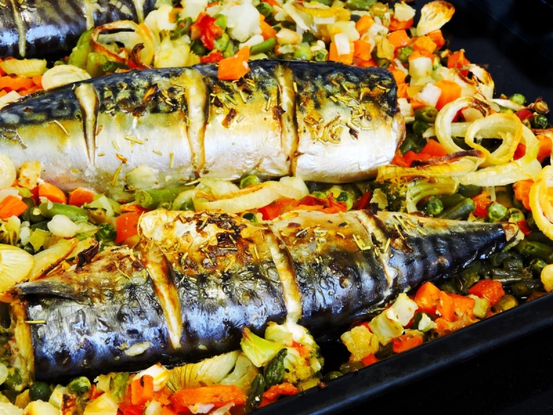 Ароматна та смачна скумбрія в духовці: сім'я просить готувати тільки так