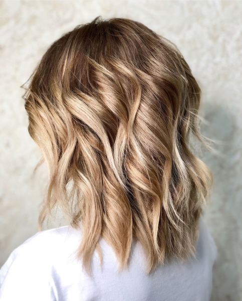 Блонд «крем-брюле»: трендове фарбування осені та зими 2024/25