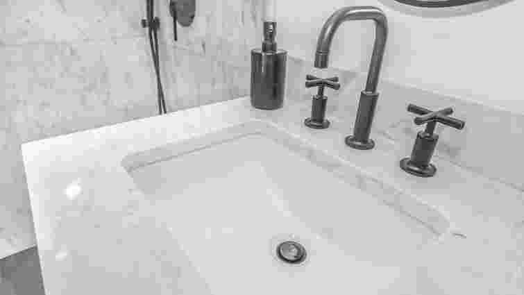 Потрібні лише два продукти з кухні: як прочистити засмічені труби