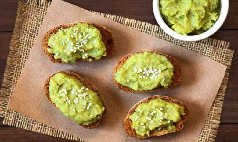 Эта намазка будет вам летом вместо масла и магазинных закусок: гора сытных бутербродов "из ничего" (ВИДЕО)