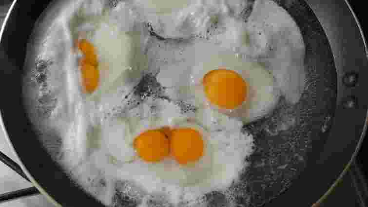 Чи можна їсти яйця з подвійним жовтком: відповідь вас здивує