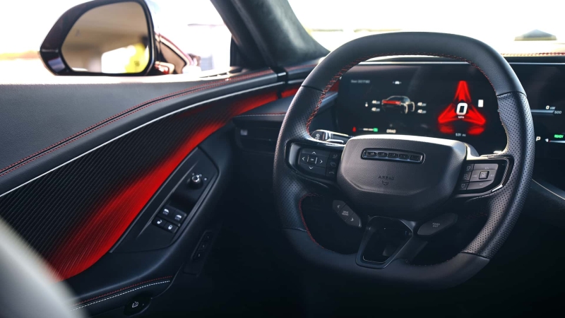 Новий седан Dodge Charger: 670 к.с. і чотири двері