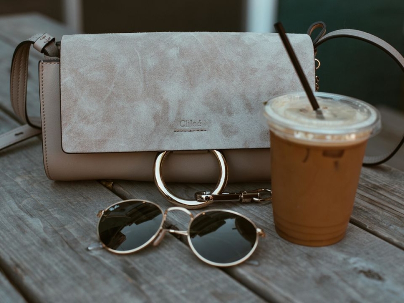 Як дізнатися, чи справді сумка зі шкіри: перевірка без міфів