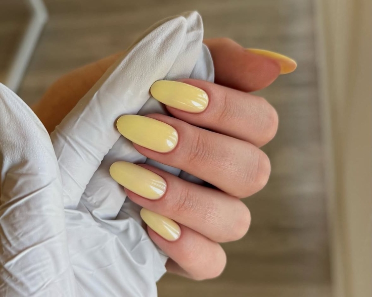 Лімончелло на нігтях: як повторити найсвіжіший манікюр літа