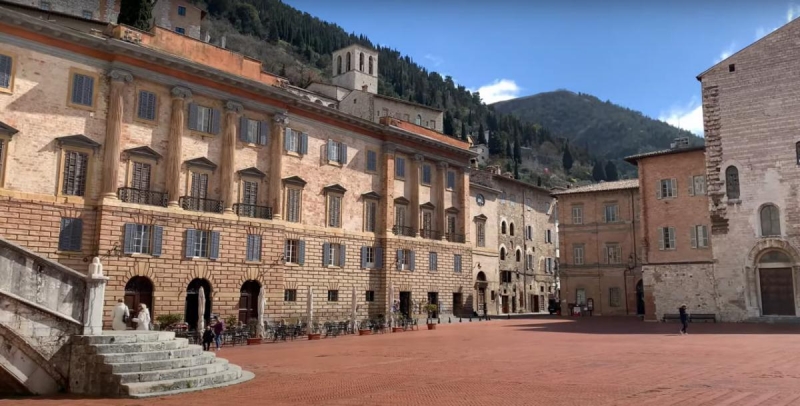 "Маленький Рим" без натовпів туристів: чим дивує стародавній Губбіо в Італії