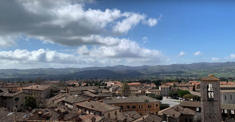 "Маленький Рим" без натовпів туристів: чим дивує стародавній Губбіо в Італії