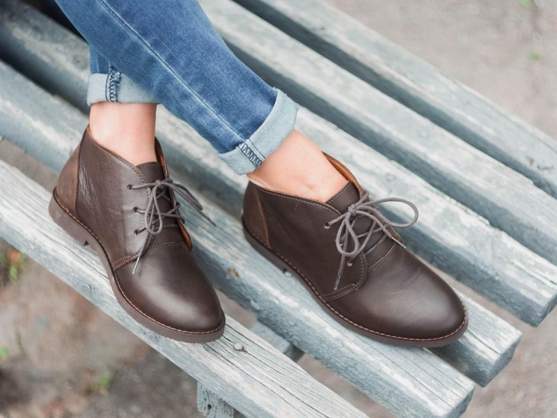 Навіщо купувати взуття у складний період життя