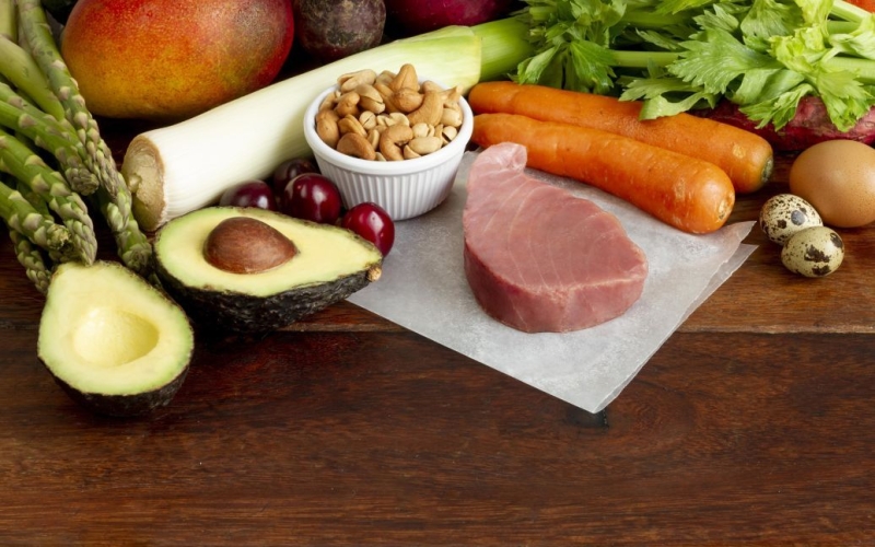 Постійно хочеться їсти і поганий настрій: які ще ознаки того, що організму не вистачає білка