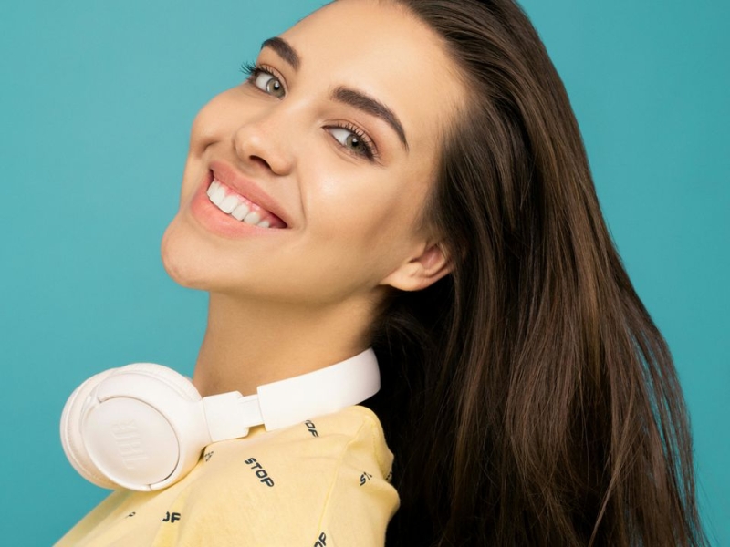 Секрети блискучого волосся: трави, правильне миття та прості поради