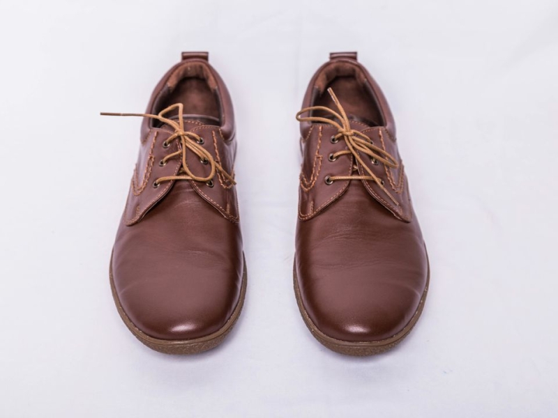 Сині джинси і стильне взуття: що повинен знати кожен чоловік про свій гардероб