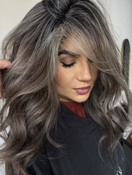 Від контрастного коріння до мигдального блонду: 6 найтрендовіших ідей фарбування на зиму 2025-2026