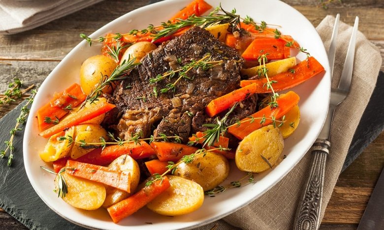 Вы об этом не знали: чем посыпать мясо перед жаркой, чтобы получилась идеальная корочка